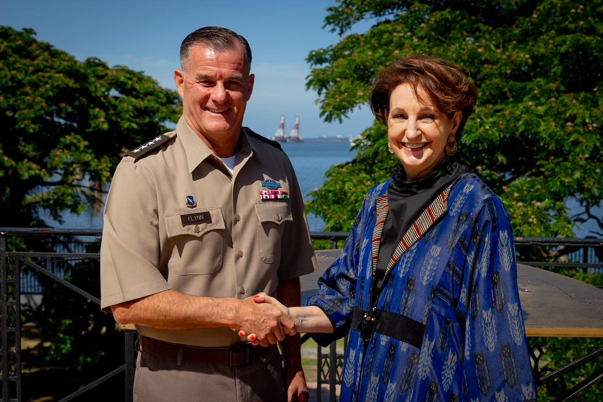 Pleased to welcome back to the Philippines my friend @USARPAC_CG General Charles A. Flynn! His visit highlights @USARPAC's partnership with @TeamAFP to promote a #FreeAndOpenIndoPacific. #FriendsPartnersAllies