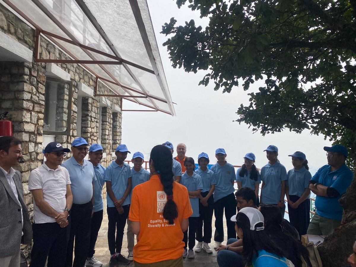 Every Day is #EarthDay!

#ClimatePromise and @STLRPNepal collaboration for Cleaning and Hiking campaign with Kankali Secondary School from #ChandragiriHills to Chakkhel Deurali. 

#YouthForClimateAction