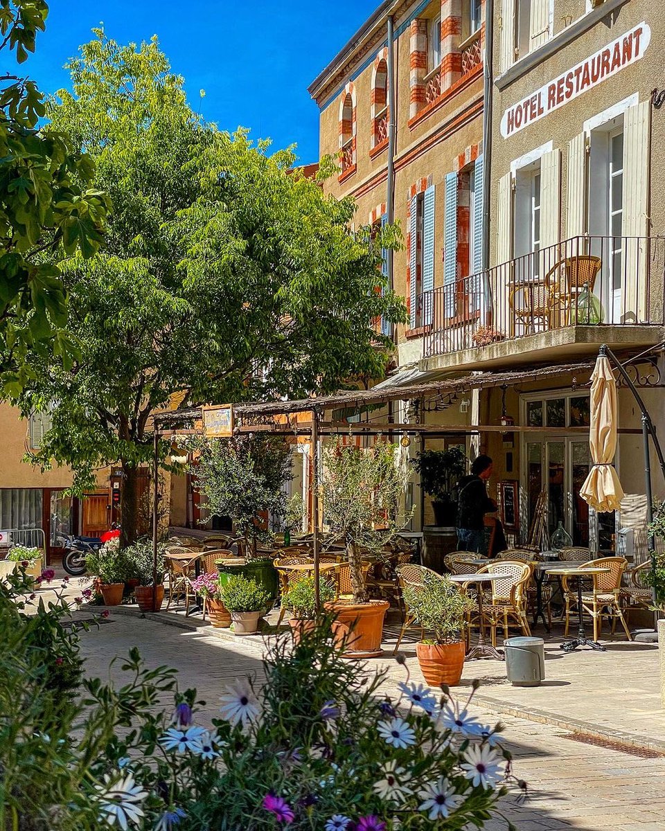 frrivieraguide's tweet photo. Le village de Cucuron dans le Vaucluse. By la_baptistine_de_gordes (ig) #cucuron #vaucluse #provence #luberon https://t.co/k2brKzms1t