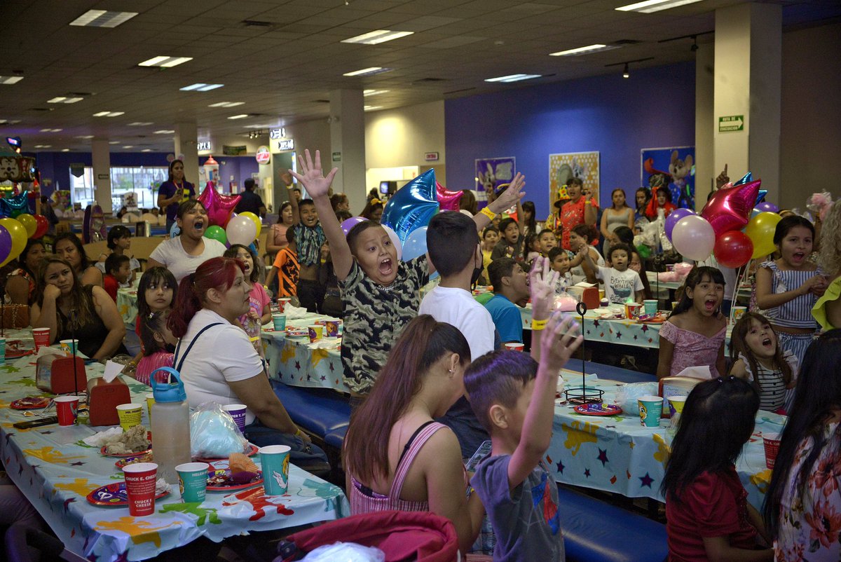 Celebramos #DiadelNiñoydelaNiña en un lugar especial #ChuckECheese Agradecemos a cada uno de nuestros aliados por hacerlo posible #SonrisasvselCáncer #JuntosporlaSaludInfantil