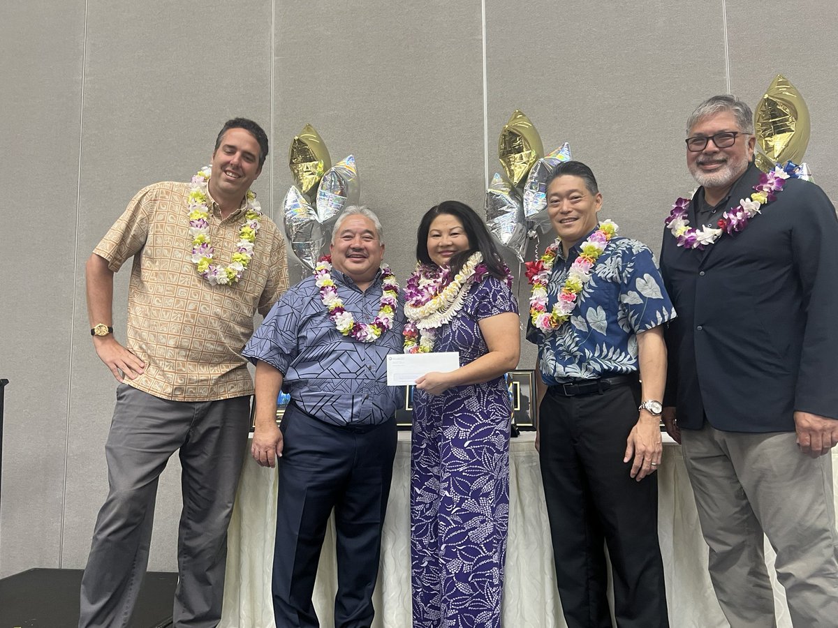 Super Duper UBER proud of @TominagaLisa with Kanoelani Elementary school Principal Neil Blomberg representing the amazing work AP Tominaga does day in and day out!! I learn so much from you Lisa and appreciate the honor to have worked for years with you at 2 different schools!