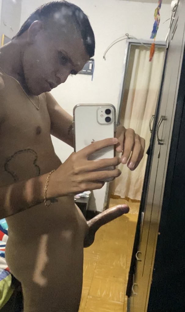 BryanS661's tweet photo. TE ARRODILLAS , TE CACHETEO CON MI VERGA!🍆🥵 https://t.co/KRfjUYHOQD