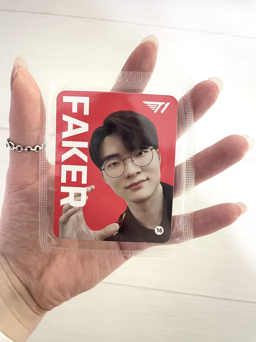 아무래도 난 페이커잡이인가봄
…
2개 샀는데 둘 다 페이커선수님!🤟🏻