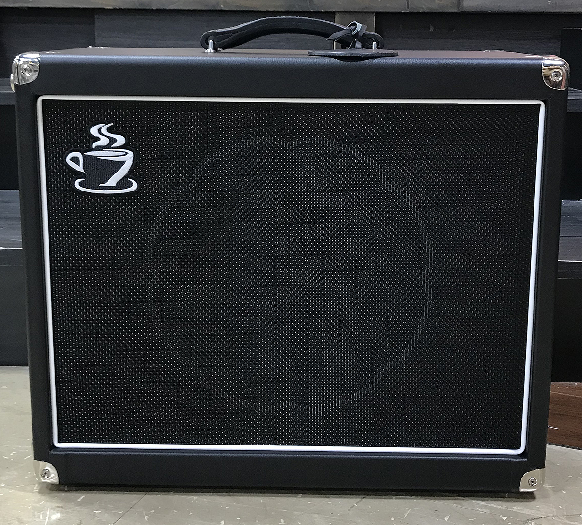 1484shibuya's tweet photo. String Driverの製品がようやく入荷しました!!新生SDの主となるモデル、SD112 GT Std Open。高品質なキャビネットでアンプ本来のサウンドを最大限まで高めてくれます。ぜひこの機会にご検討くださいませ♪
https://t.co/HUDFbxBGWV
#StringDriver #cabinet #アンプ #キャビネット https://t.co/LDXczbyX2U