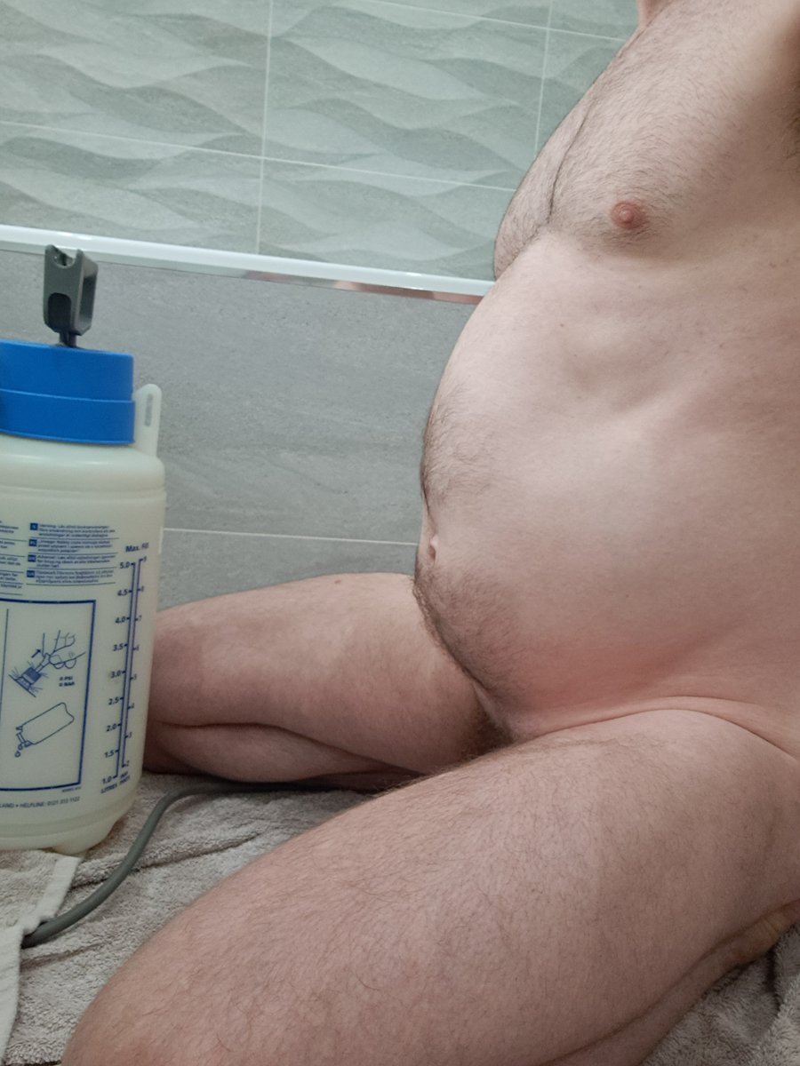 Ervaine1's tweet photo. If you guessed 3 litres, you win! Turns out I have a thirsty hole. Eventually managed the whole thing. Groooan.

#waterinflation #maleinflation #bellyinflation https://t.co/ZxCsmnhxhE