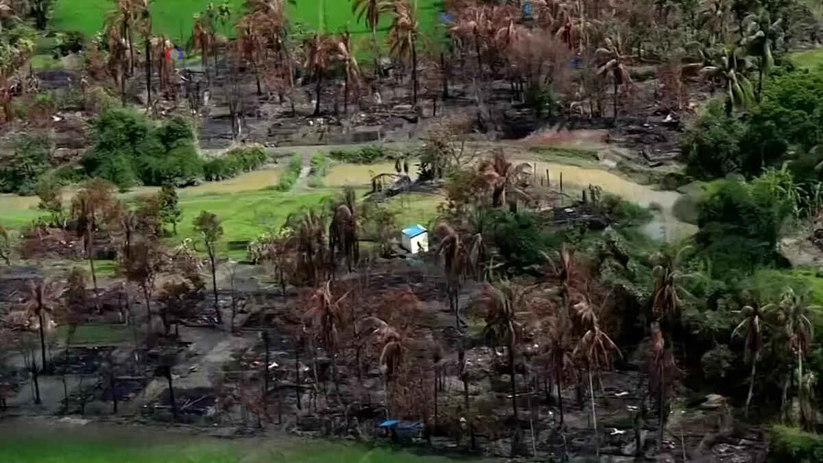 MuhammedAyaz786's tweet photo. If you are a true Muslim, raise your hands and pray for the innocent Rohingya people who have suffered unimaginable violence at the hands of the Myanmar military and the Rakhine terrorist group #AA in Arakan state.
#RomuhammedAyaz
#Safeus
#Sad
#solve
#raiseyourvoice https://t.co/r1rBm7bYY0
