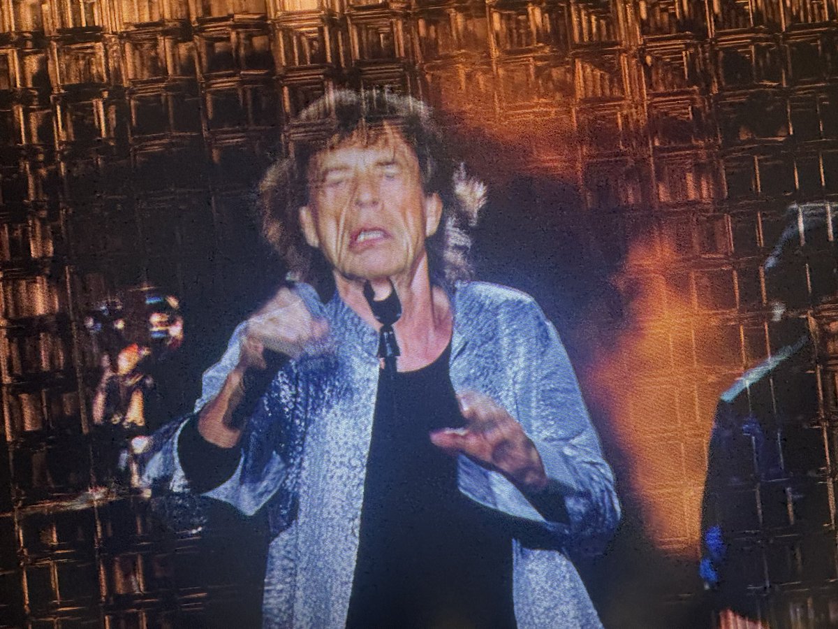 This is 80 y’all and I’m so here for it!!! #TheRollingStones #MickJagger #HonkyTonkWoman #TexasLovesRollingStones