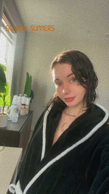 I live in my korn robe https://t.co/DOgS4CveXT<a href="/tag/mvsales"class="tags"><span>#mvsales</span></a>