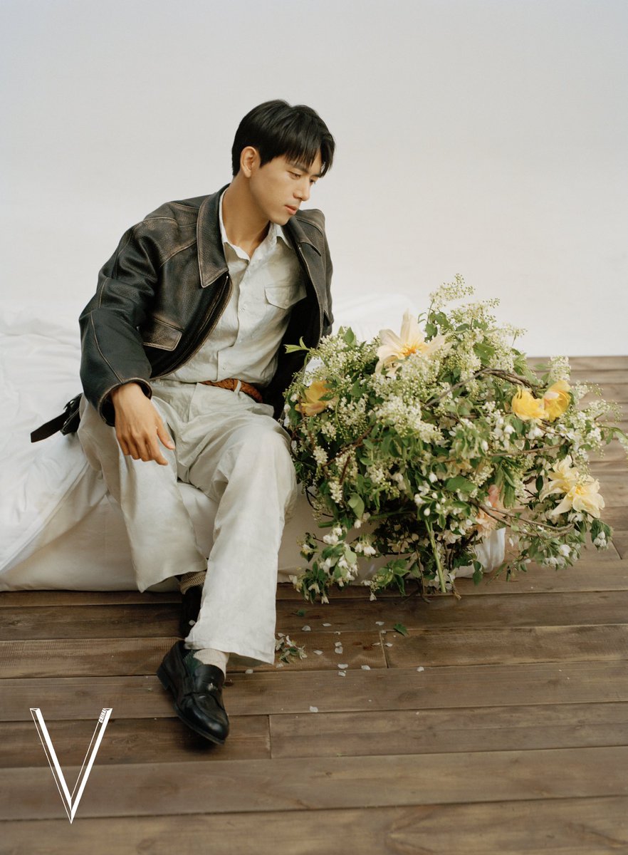 LiXianTHFC's tweet photo. #LiXian X v magazine May 2024
1/5

ภาพยนตร์ก็เหมือนภาชนะ จัดเก็บความทรงจำมากมายของ #หลี่เซี่ยน ไว้ ตั้งแต่หนังกลางแปลงขาวดำสมัยเด็กๆ ไปจนถึงภาพยนตร์เรื่องแรกในวงการ "ภาพยนตร์เป็นจุดเริ่มต้นและความฝันในอาชีพนักแสดงของผม และภาพยนตร์เหล่านี้จะติดตามผมตลอดไป" https://t.co/foY0U1HfFD