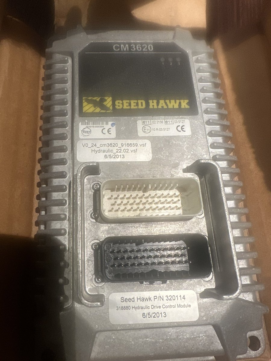 Shipy86's tweet image. Any one run a seed hawk 550 box ever had trouble with a fluctuating meter or three.  We thought it was the ecu but we’re wrong. Everything test perfect either way and bearings and rollers fine. Hydraulic pressure doesn’t budge. if any one has a lead much appreciated