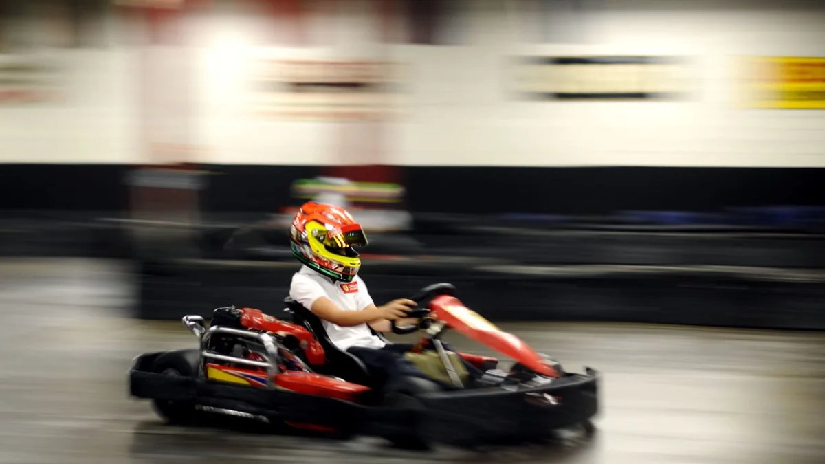 Who was gonna tell me that in 2010 Ferrari held a go-kart race to give Lance some exposure 

And he got second place between FERNANDO ALONSO and FELIPE MASSA?? being fucking 11 YEARS OLD???