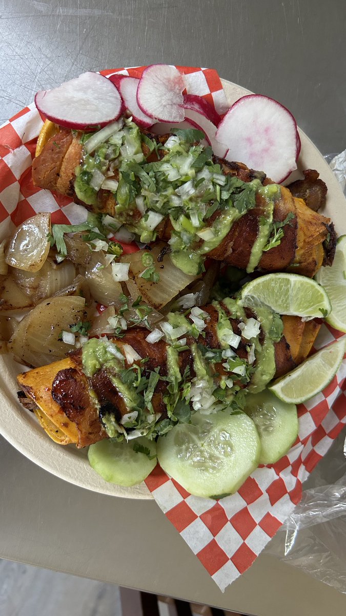 Me encontré este domingo con esta maravilla de food-truck, tacos @tacoschore de José Pérez en el festival de Camden Community Center. La comida mexicana, como siempre la más solicitada.