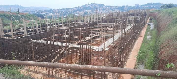 cynthiechoco's tweet photo. It's frustrating that the fully completed Burjeel Hospital in Abu Dhabi cost $600 million, compared to the incomplete $379 million Lubowa Hospital in Uganda. The mismanagement of resources in Uganda, despite having abundant resources like oil and gold, is disheartening. https://t.co/ymGaAqFlTe