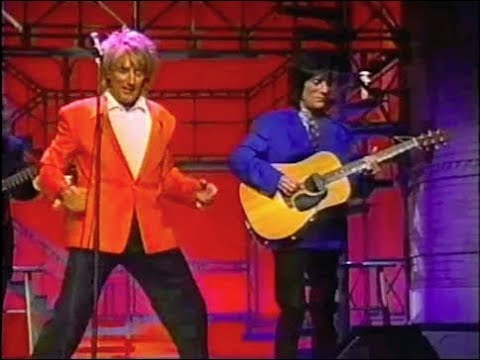 29/04/1993.
Gli ex Faces Rod Stewart e Ron Wood si esibiscono al Late Show di David Letterman, proponendo 'Maggie May' e 'Have I Told You Lately'.
Rod Stewart & Ron Wood on Letterman, April 29, 1993 (full, stereo): youtu.be/SKrhXiFrkr4
#RodStewart #RonWood