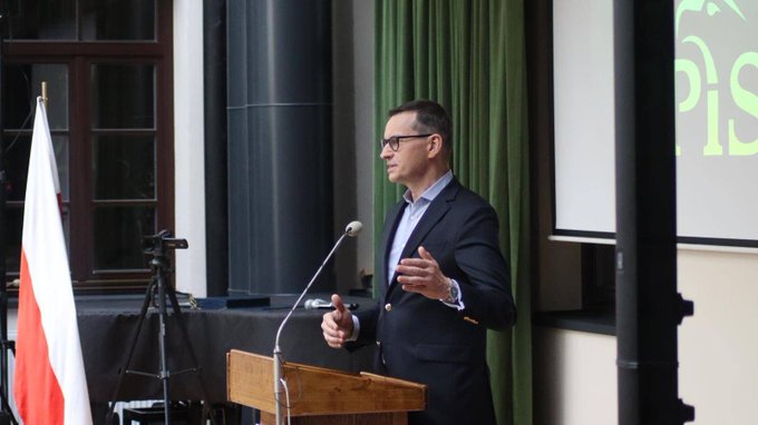 's tweet image. 💬 PiS Vice-President @MorawieckiM in #Węgrów: 
Don't let anyone convince you that there is a contradiction between modernization and independence and sovereignty.
Show the government a second yellow card on 9 June. 
These elections are elections for an independent and sovereign