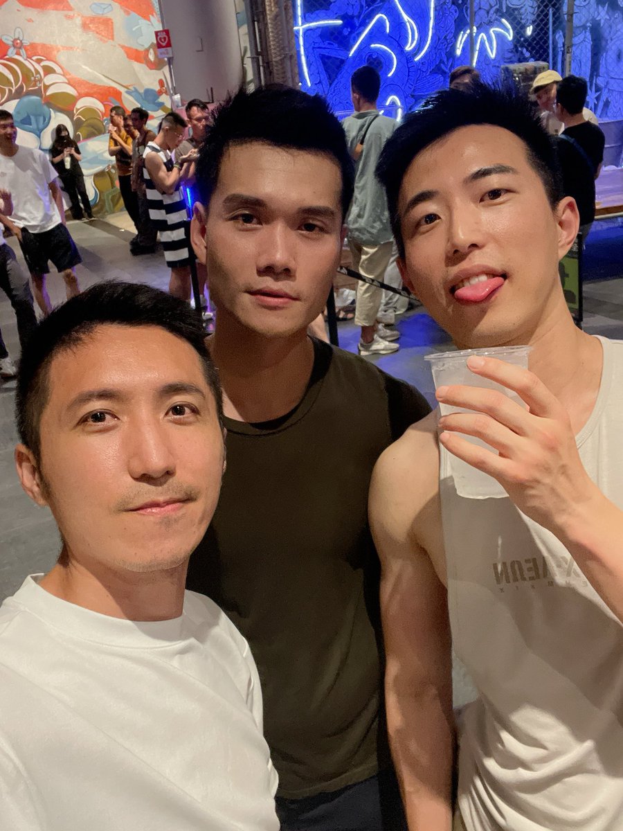 semol_920's tweet photo. 第二次來台中版大縱酒,雖然活動都結束了才趕到⋯但還是很開心有見到不少老朋友們🥳
這回感覺又更熱鬧了,看來下個月應該會更爆滿~很棒👍
#台中 #大縱酒 #勤美 #park2 #colorDay #期待下次巧遇 https://t.co/objiQCZdow