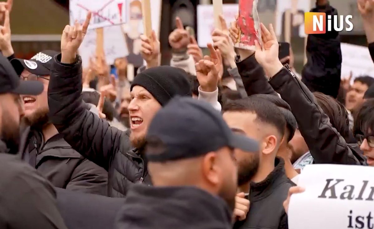 Unfassbar: Vier Tage vor Kalifat-Demo in Hamburg stimmten SPD und Grüne GEGEN ein Verbot der Islamisten-Gruppe „Muslim Interaktiv“!
nius.de/news/unfassbar…