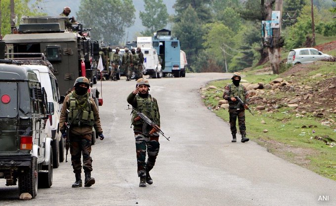 Tabasum_Dar_'s tweet photo. Search operation continues in Basantgarh forests of Udhampur district, J&amp;K to flush out terrorists, PTI reports.  #Udhampur #Encounter #Gunfight #Terrorists #JammuAndKashmir https://t.co/VJa8V5cxwM