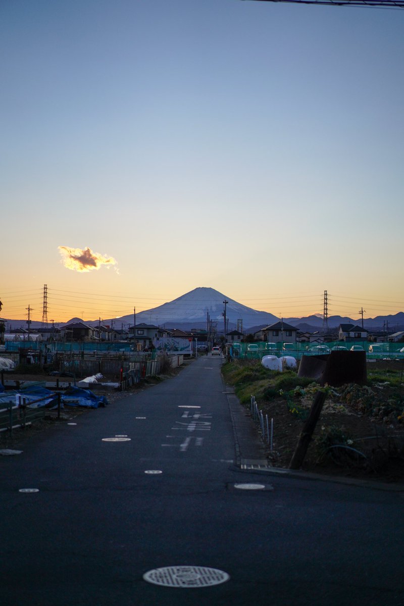 夕暮れの富士山 #ファインダー越しの私の世界 #写真好きな人と繋がりたい #カメラ好きな人と繋がりたい #神奈川 #風景 #キリトリセカイ #一眼レフ #自分だけの世界観