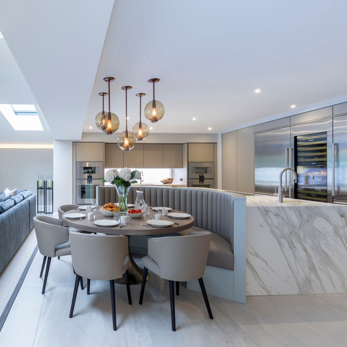 The spacious layout allows for easy conversation and connection while preparing delightful meals. From family gatherings to hosting friends, this kitchen-dining space is the heart of every celebration #luxurykitchen #interior #siematic #interiordesign #kitchengoals