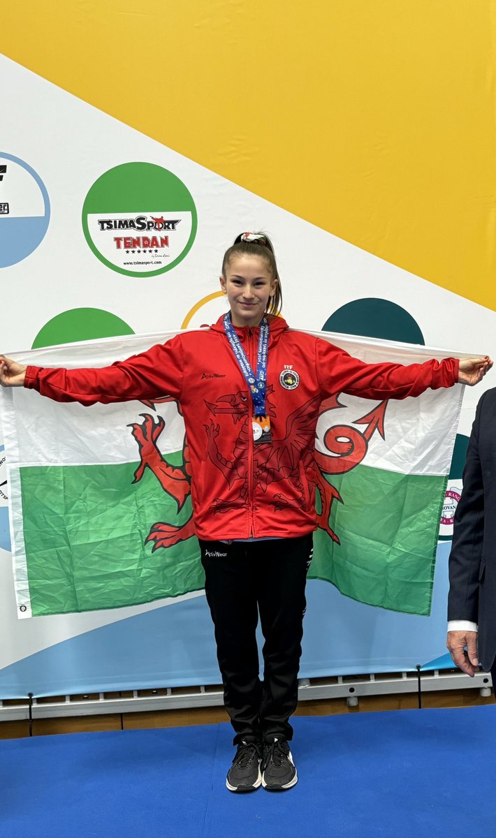 Llongyfarchiadau to #WhitchurchHS student Catrin Holmes who represented 🏴󠁧󠁢󠁷󠁬󠁳󠁿 at the EITF European Tae Kwondo Championship in Slovenia! Winning bronze medal 🥉in adult female second Dan patterns🥋 Da iawn #ProudSchool