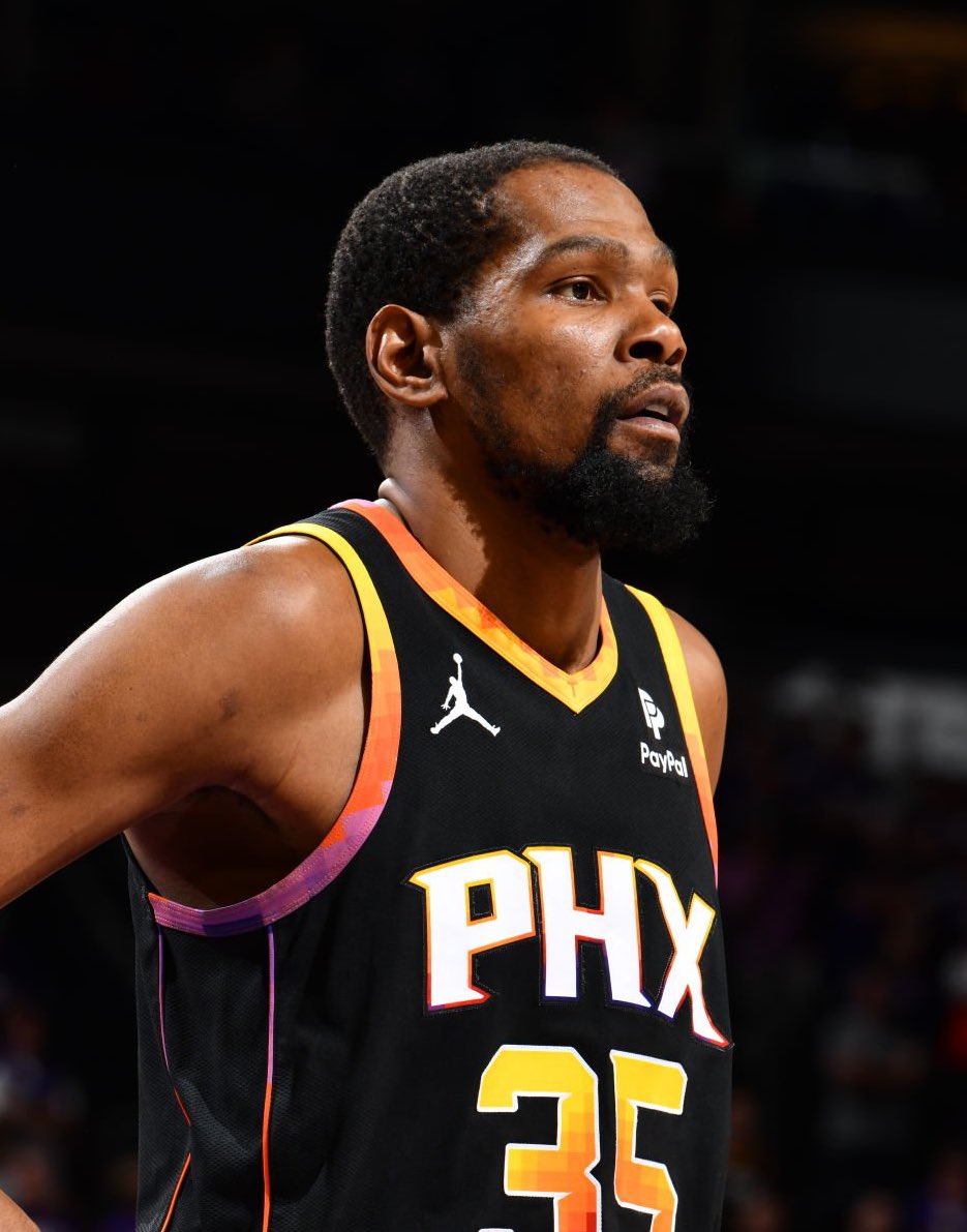 TheDunkCentral's tweet image. Kevin Durant never felt comfortable with his role in Phoenix’s offense alongside Devin Booker and Bradley Beal this season, per @ShamsCharania 

“Those sources said Durant had persistent issues with the offense, feeling that he was being relegated to the corner far too often and…
