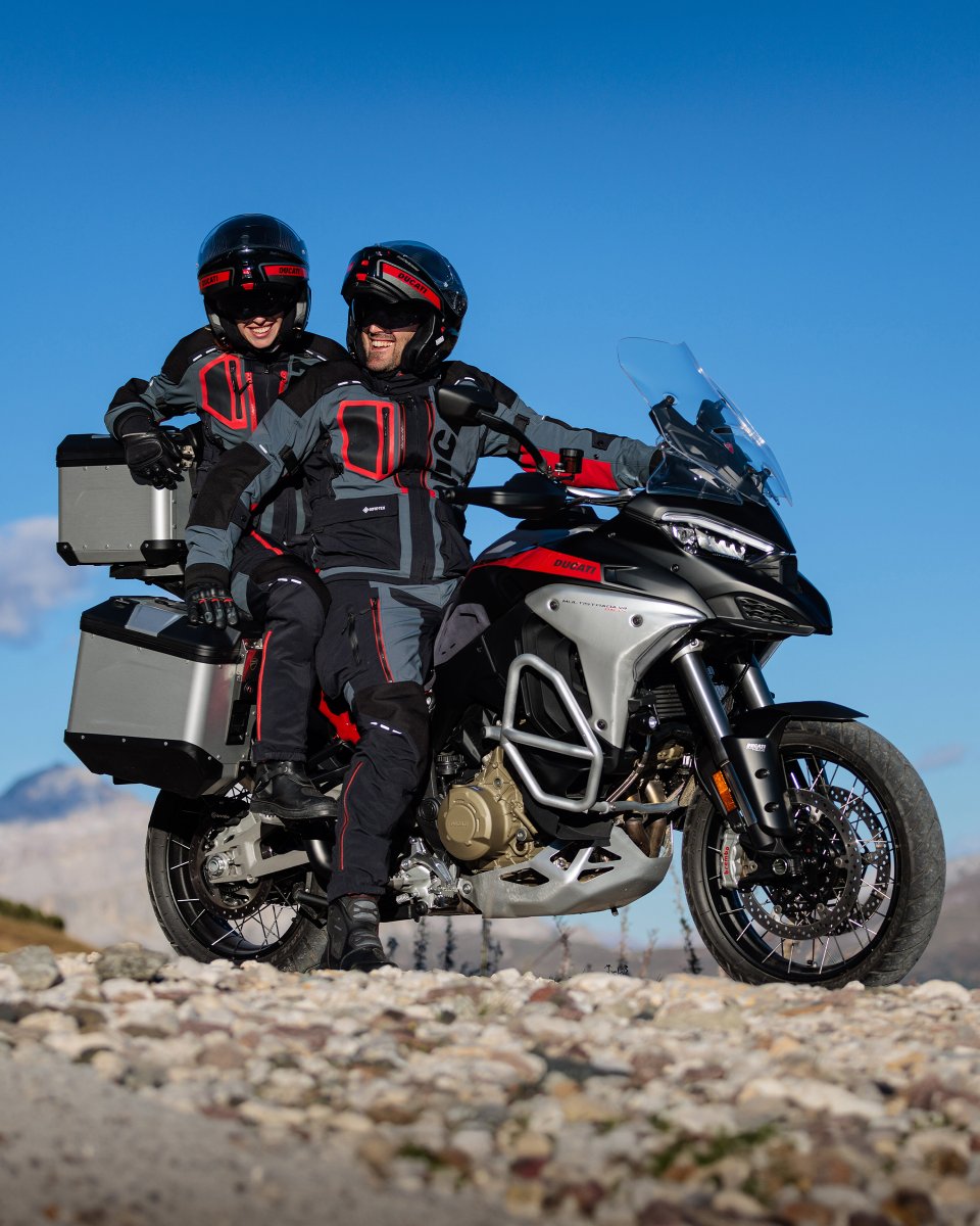 Ducati_India's tweet photo. If you ride a Ducati, then you must also wear it. Nothing but the best.
Check out the 2024 Ducati Apparel range to experience max comfort and protection on your rides: https://t.co/qCN2GtYeJd
#DucatiApparel #MotoWear #DucatiWear #DucatiMerch #DucatiAccessories https://t.co/oN3O3L4H17