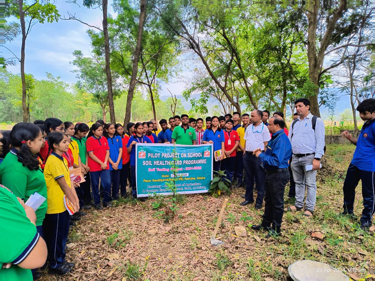 Children from PM Shri KV Keonjhar got opportunity to come contact with the natural resource like SOIL with a vision to restore its originality and fertility with the team of KRISHI VIGYAN KENDRA,KJR . @KVS_HQ @kvsbbsr @cbseindia29 @EduMinOfIndia @DistAdmKeonjhar