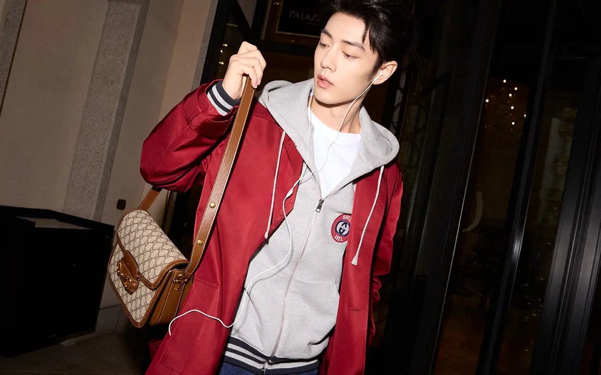 xz10041004's tweet photo. 줄이어폰까지 완벽ㅠㅠ https://t.co/fconNg26lp