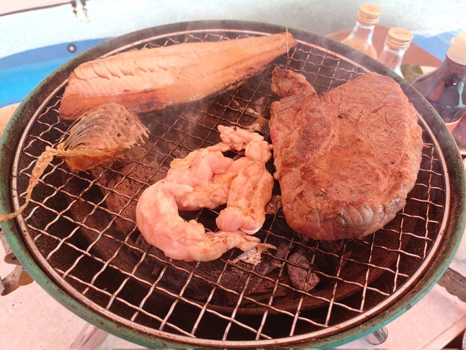 絵を描くのあきたから飯だ飯 