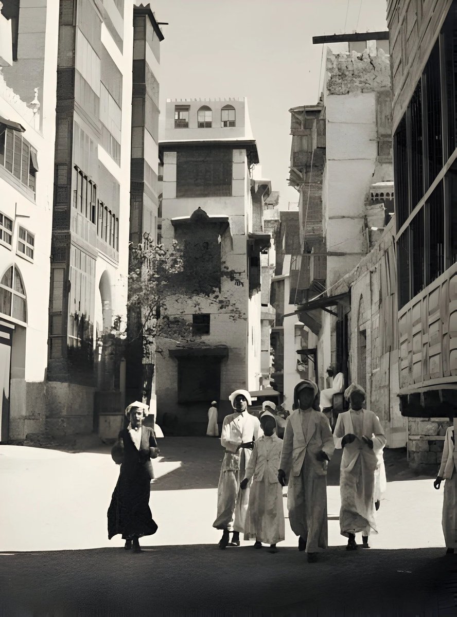 Stunning photographs were taken by Gerald de Gaury, a British military officer and British political agent in Kuwait during the 1930s. The photos weres parts of Saudi Arabia and are now part of the collection held by the Royal Geographical Society.

A man on horseback in the…