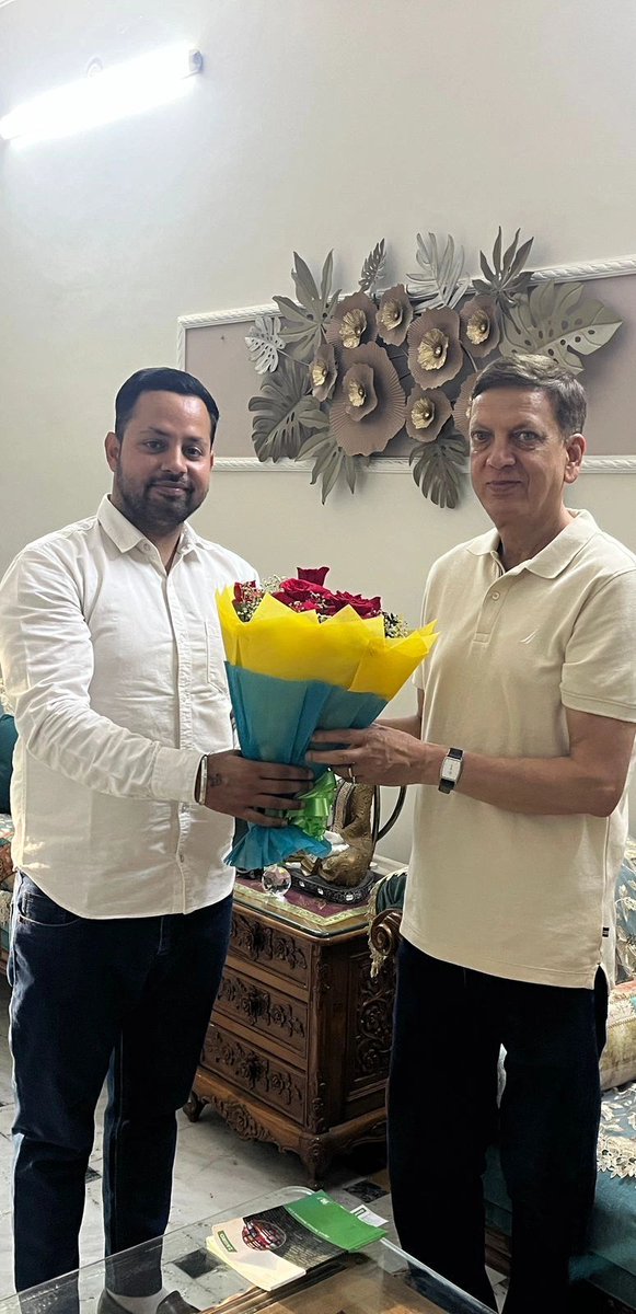 ZagroGlobal's tweet photo. 𝐀𝐭 𝐙𝐚𝐠𝐫𝐨, 𝐰𝐞 𝐜𝐨𝐦𝐦𝐞𝐦𝐨𝐫𝐚𝐭𝐞 𝐖𝐨𝐫𝐥𝐝 𝐕𝐞𝐭𝐞𝐫𝐢𝐧𝐚𝐫𝐲 𝐃𝐚𝐲, 𝐚 𝐭𝐢𝐦𝐞 𝐭𝐨 𝐡𝐨𝐧𝐨𝐫 𝐭𝐡𝐞 𝐧𝐨𝐛𝐥𝐞 𝐩𝐫𝐨𝐟𝐞𝐬𝐬𝐢𝐨𝐧 𝐨𝐟 𝐯𝐞𝐭𝐞𝐫𝐢𝐧𝐚𝐫𝐢𝐚𝐧𝐬.

Our Animal Health Team in India celebrating these remarkable individuals! 
#WorldVeterinaryDay https://t.co/ZgtMzyAW41