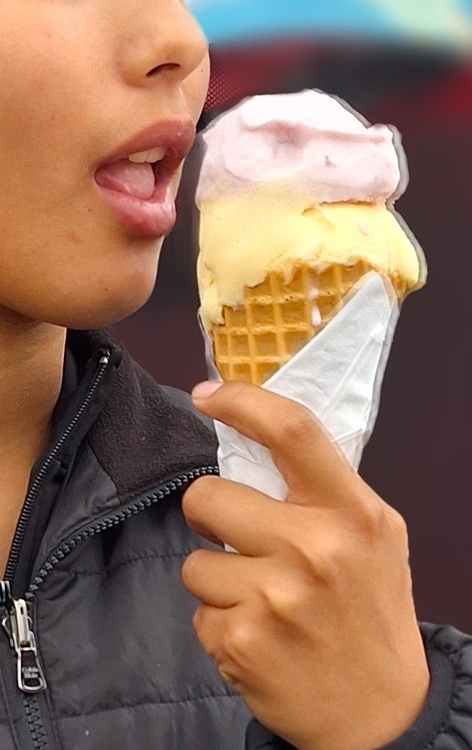 Double Scoop Strawberry  and Vanilla,  simplemente Delicioso!

#ortizicecream #vanilla #Strawberry  #sanbernardino  #rialto @followers@everyone