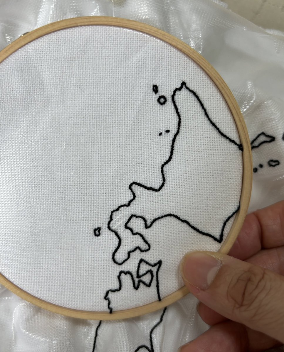 北海道日本海側の礼文、利尻、焼尻、天売、奥尻
海産資源が豊かな島々。天売はウミガラスの日本唯一の繁殖地、海鳥保護の為、町が猫に関する条例を出し、殺処分せず捕獲して譲渡に繋げ、現在野良猫が殆どいない。とても狭い範囲だが本気出せばこれだけのことが出来るってことを示した島。