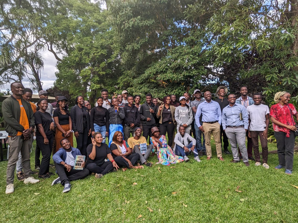🚀 What a Saturday at Impact Hub Harare! The @gdg_harare #BuildWithAI event 🤖 plus, our #DS4Y entrepreneurship training dived deep into AI. Fun fact: one of our attendees is not just here for AI... he's also on a quest to find his better half! 😂💍 #ImpactHubHarare #WhyWeBuild