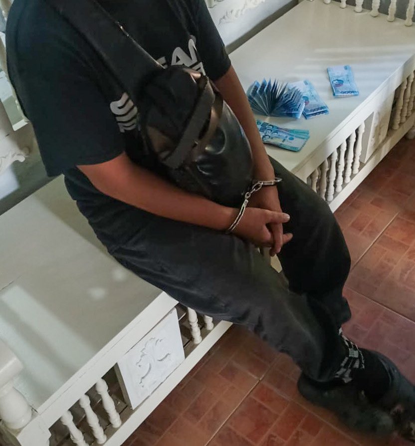 AarBrown's tweet photo. I like this trafficker’s new bracelet. Suits him well. https://t.co/6ZpxT9oFvS