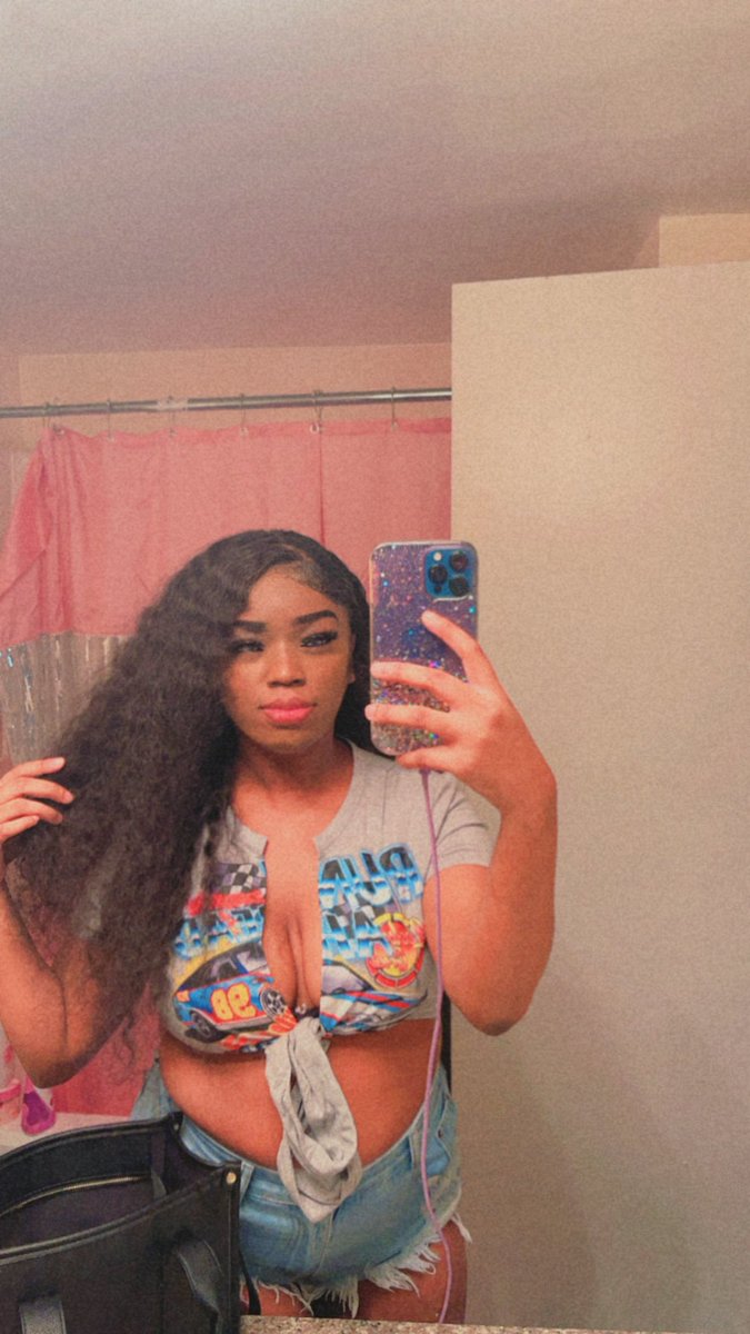 Its__tinyyy's tweet image. You ain't my daddy….bitch I'm big mama 🫶🏽💕