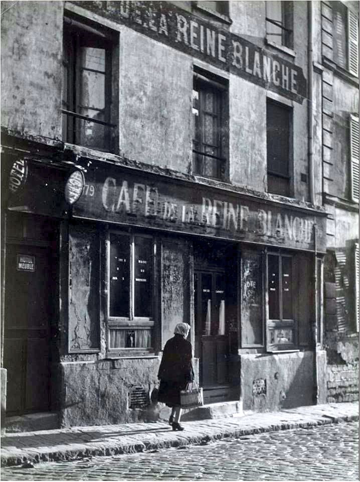 Bonjour. ☕️🥖😊

Lucien Raveau.
Le Café de la Reine Blanche 
1963. Paris