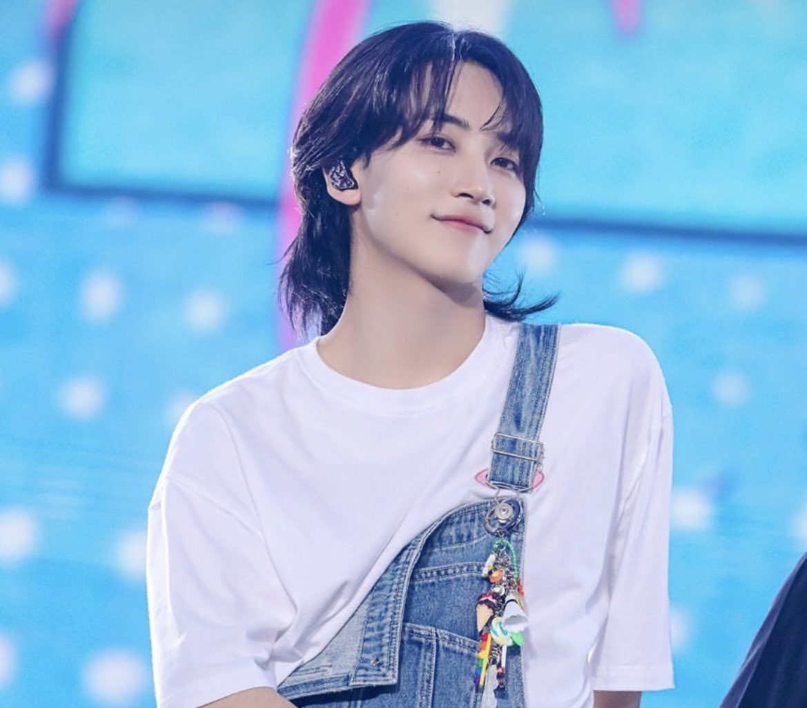 éloignez les ciseaux de Jeonghan svp 
là il est totalement à son prime