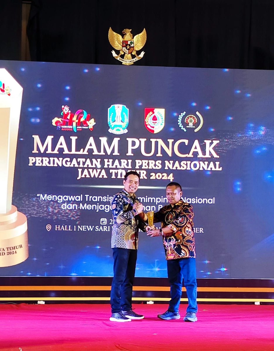 Ketua DPD RI sukses Bikin DPD RI Bertaji. Menerima Special Award dari PWI Jatim, dengan demikian LaNyalla dinilai mampu menjadikan DPD RI tempat tumpuan masyarakat menyampaikan aspirasi, dan berkomunikasi intensif dengan seluruh pimpinan daerah se-Indonesia. #dpdri #kabarsenator