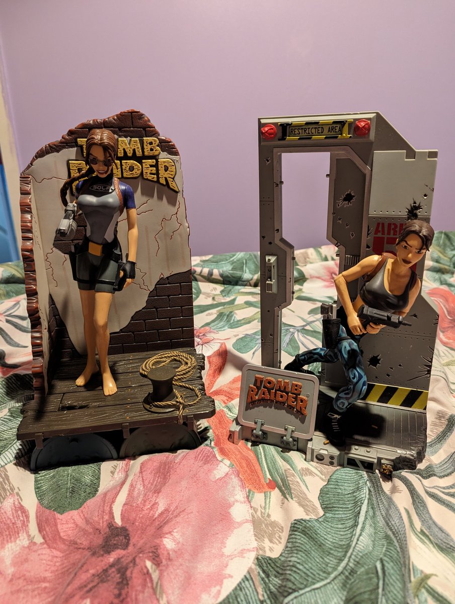 It's my birthday today, and I got some lovely stuff, including these 90s #TombRaider figures! 😍