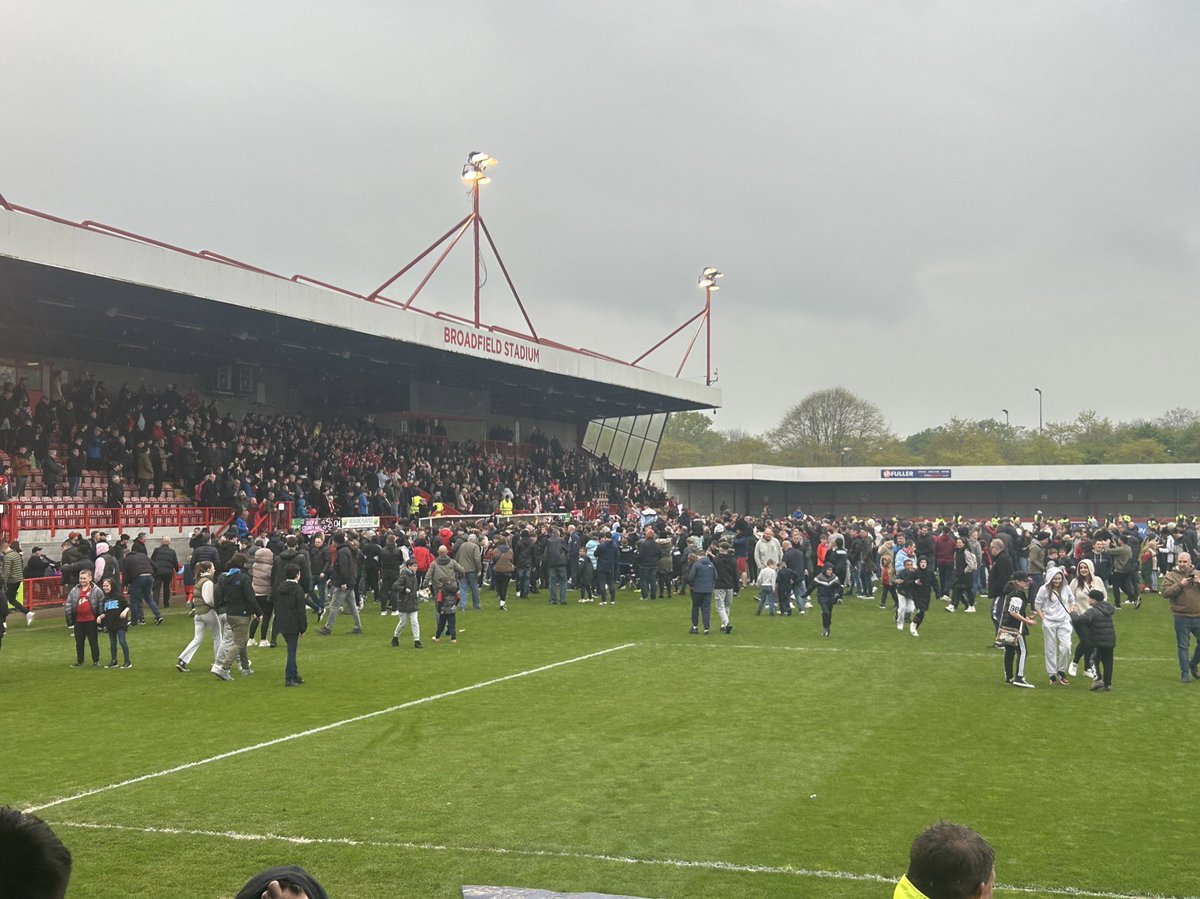 From almost loosing it all last season to the “experts” having us dead last without a hope in the world of staying up to booking a spot in the play offs.
They don’t write story’s better than that 🍻🍻 anyone fancy a league one tour for the sequel @crawleytown