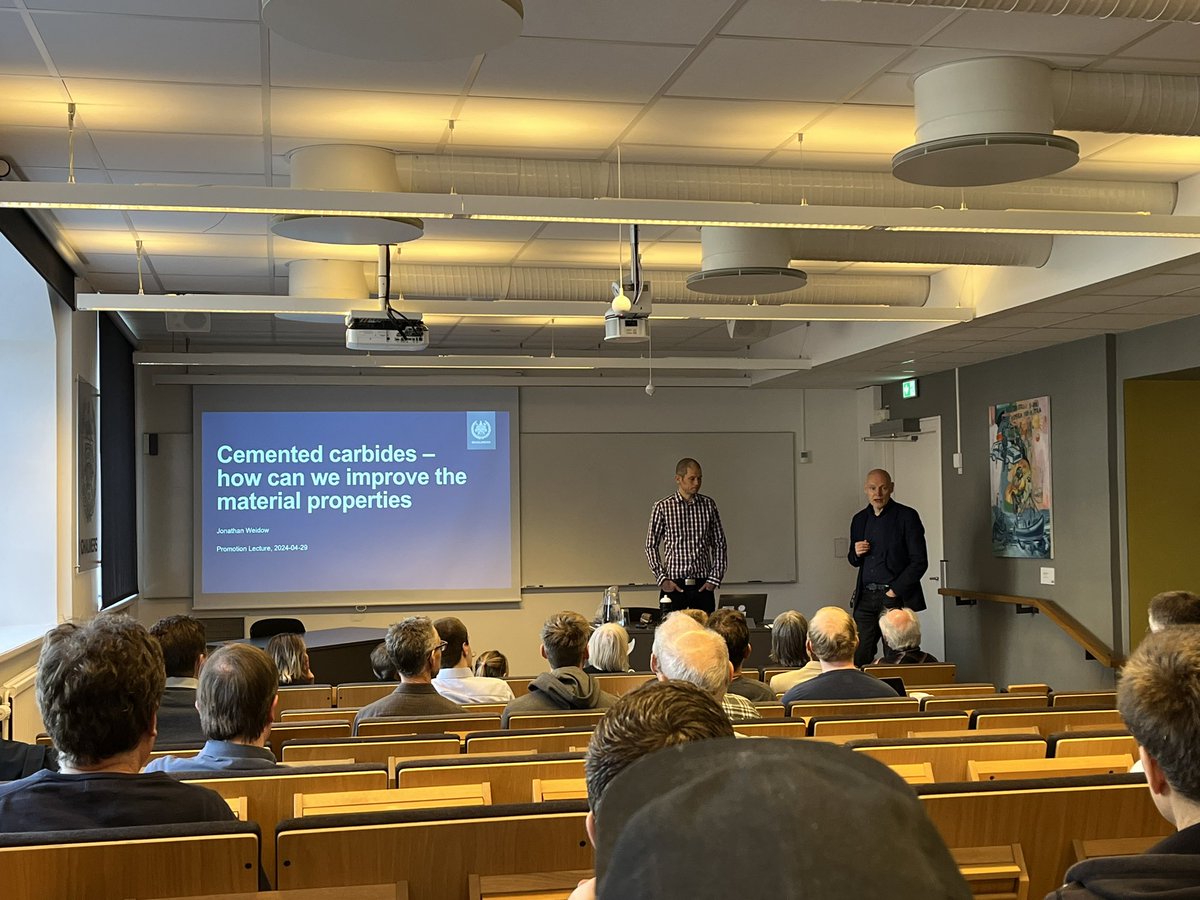 Right now - Jonathan Weidow gives his promotion lecture to professor @ChalmersPhysics 👍😀
