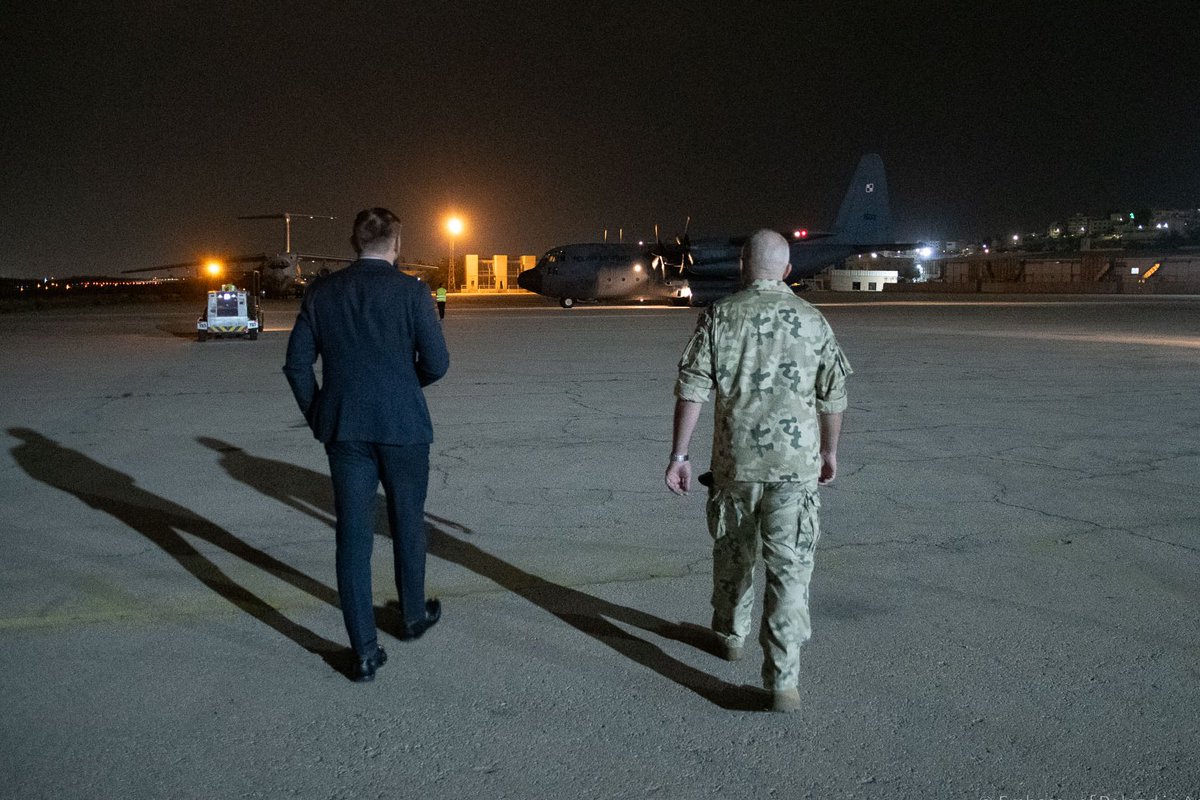 Polish military transport of 711 sets of parachutes for the purposes of carrying out humanitarian airdrops for the people of the Gaza Strip arrived in 🇯🇴 tonight. The aid donated by 🇵🇱 comes directly from the resources of 🇵🇱 Min. of Defense. More ▶️ gov.pl/web/jordan/pol…