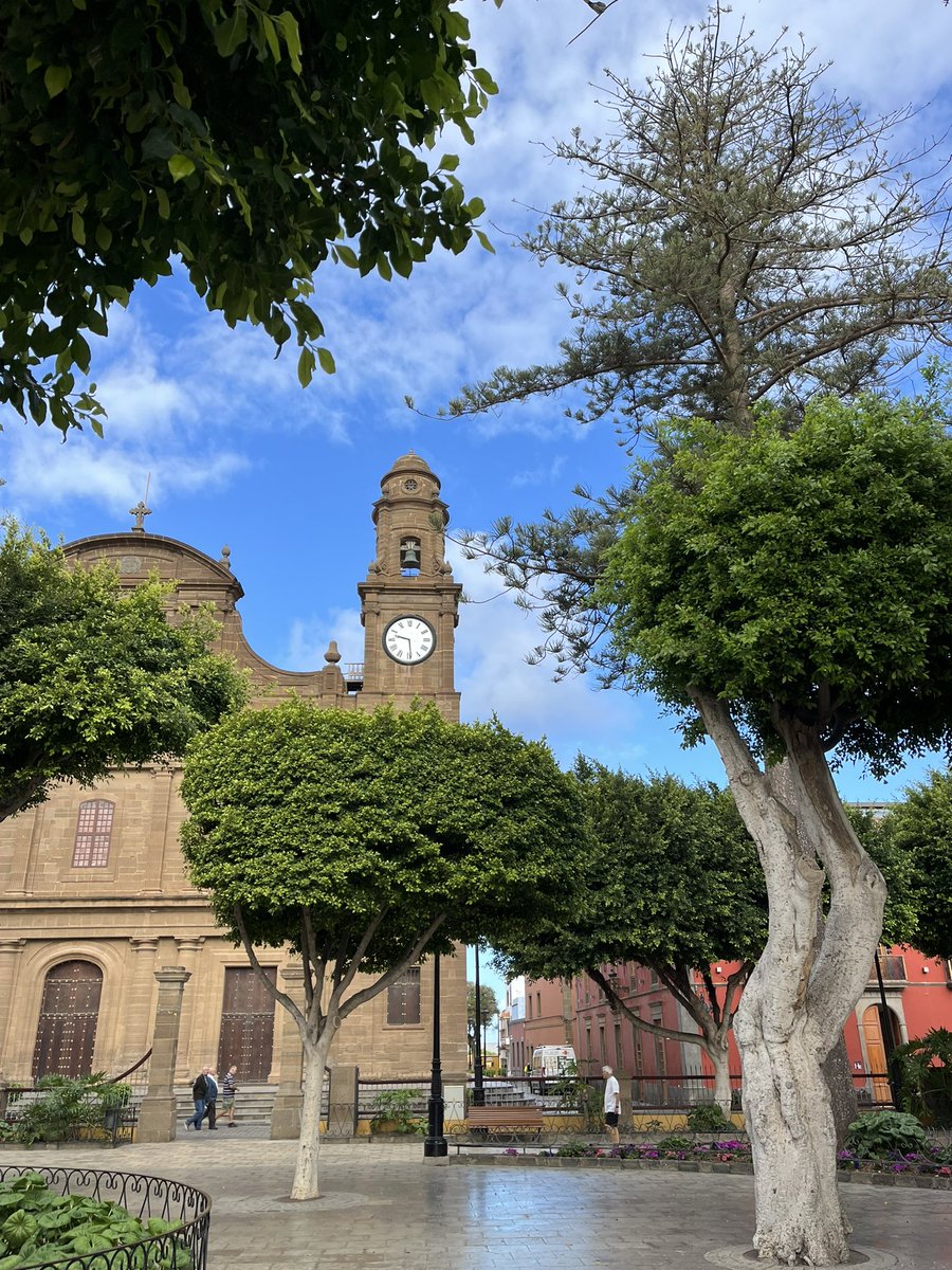 Ahí van unas estampas de Gáldar, en Gran Canaria, donde estoy pasando unos días en el congres gastronómico Terrae, que es un toque de atención extraordinario que os contaré en el @IdealGourmet este viernes. #Pateandoelmundo #PateandoCanarias #Gáldar #Gastrobitácora #Terrae