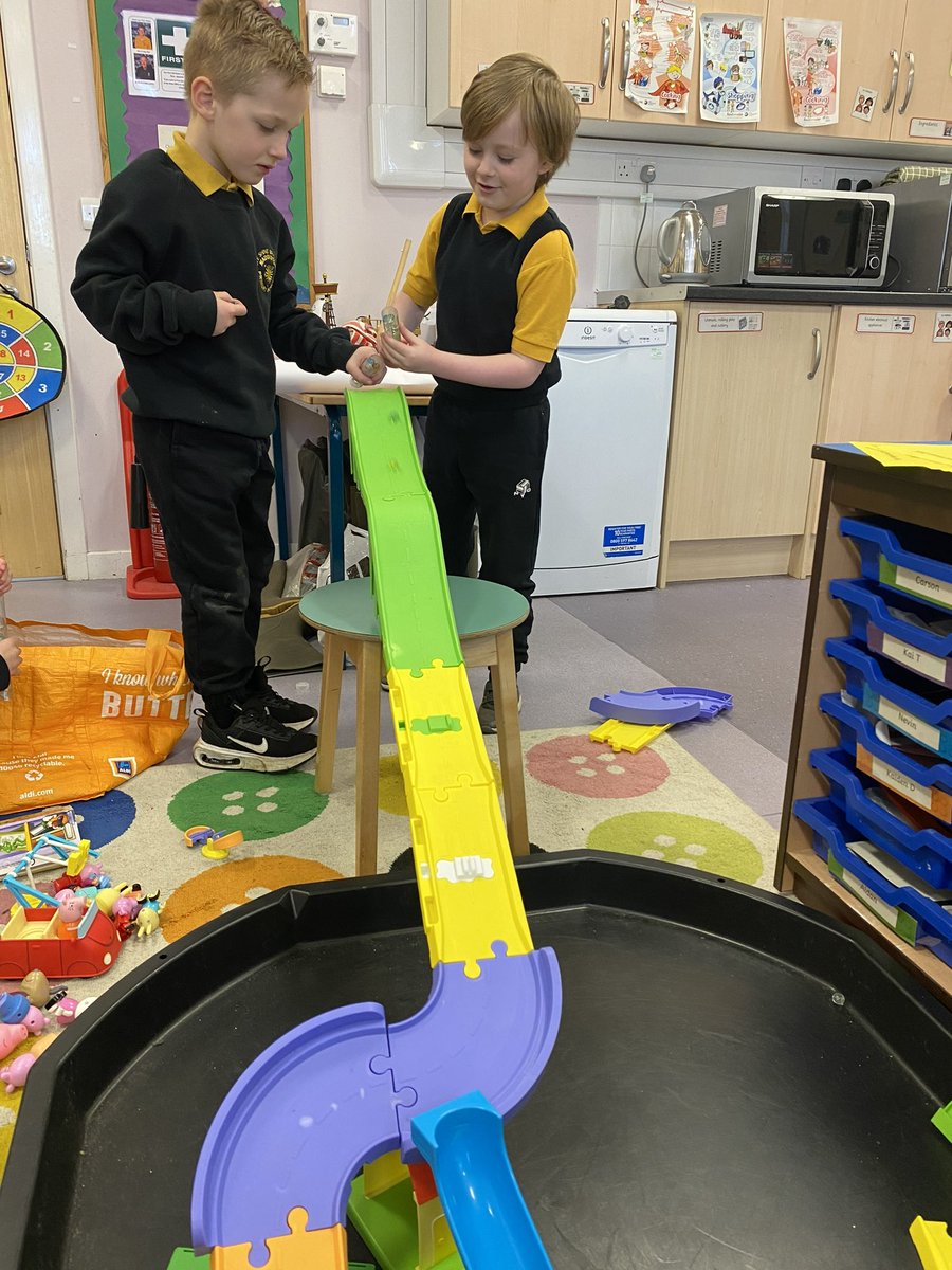 P3 Problem solving and working cooperatively to make a marble run 😃

#RRSA #article31
