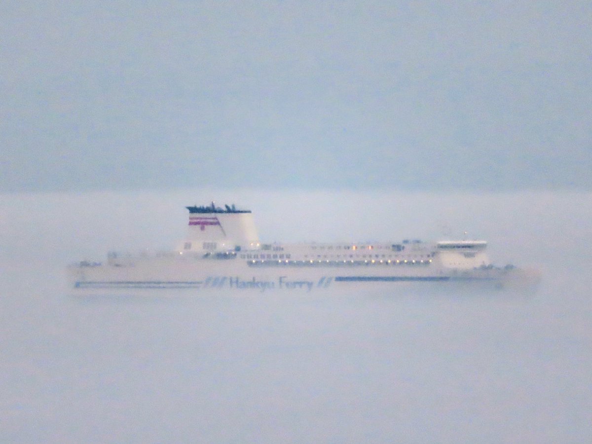 夕方のフェリー
新門司港行き阪九フェリー
いずみ
天気の影響で、雲海を進むような不思議な写真が撮れました。
不鮮明画像失礼致します。
2024年4月29日