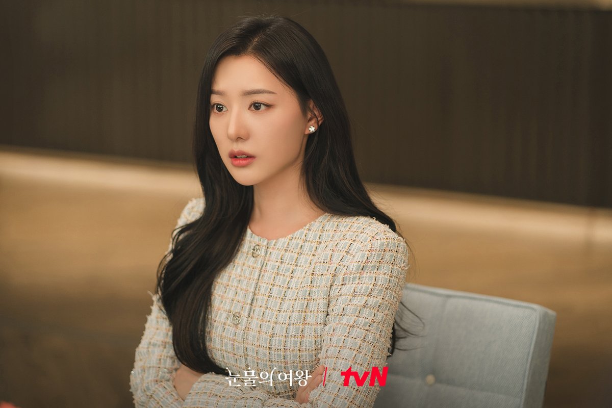 [15화 비하인드 스틸📸]

기억을 잃어도 저절로 현우에게 이끌렸던 해인😳
두 사람이 가까워질수록 더 거세졌던 은성의 폭주🔥

#눈물의여왕 #QueenofTears
#tvN #tvN에서봐 #스트리밍은TVING