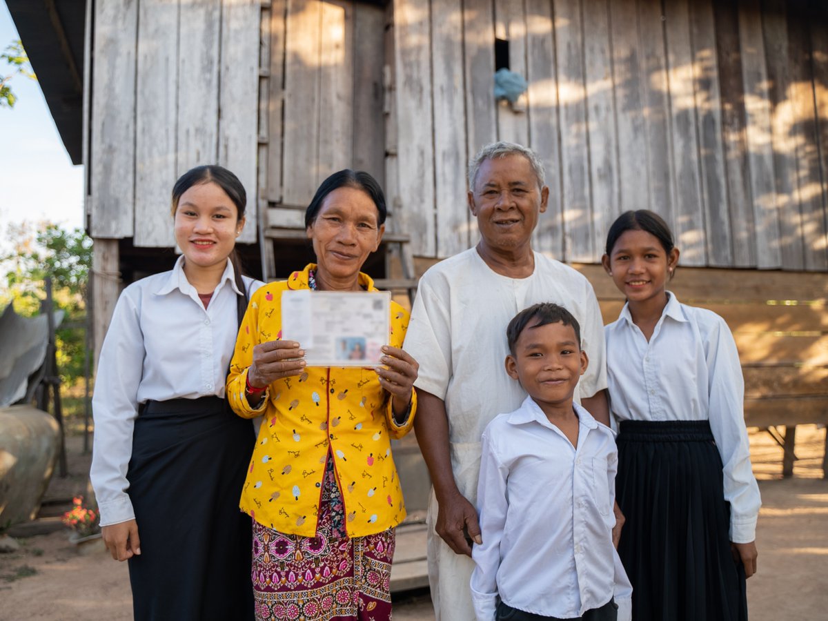 👏 #Inclusion in Practice @UNDP & @dfat 🇦🇺 support Cambodia 🇰🇭 in uplifting #indigenous communities through the improvement of the #IDPoorProgramme. 👉Watch our video highlighting the story of Mr. Rim Dong & his wife from the Kuy indigenous group. youtube.com/watch?v=fkN_ie…