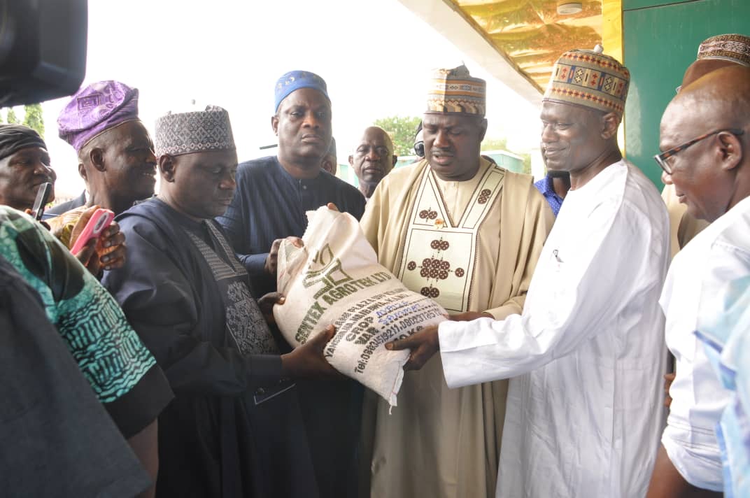 The Honourable Minister of State (HMS) for Agriculture and Food Security, Senator Dr.Aliyu Sabi Abdullahi (Centre), recently attended an event organized by the National Agricultural Cooperative Apexes in Abuja. HMS supervised the distribution of farm inputs to members of the…